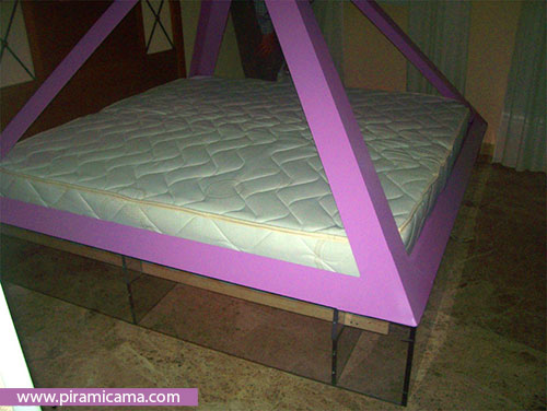 Piramicama con base transparente luminosa